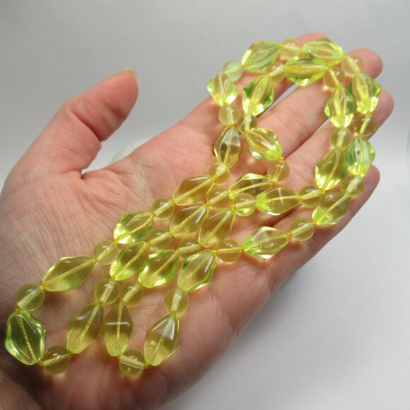 Uranium Glass vintage bead necklace - Picture 2 of 10
